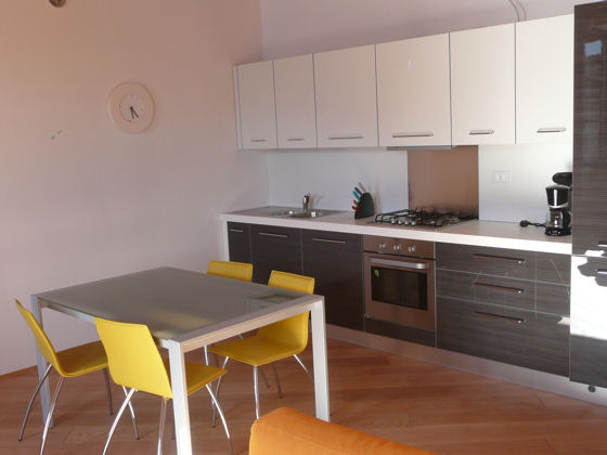 Kitchen and dining area of apartment 'Venere' in the heart of the car-free village of Orta San Giulio